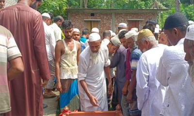 বঙ্গোপসাগরে ট্রলারডুবি: নিখোঁজ ৫ জেলের একজনের মরদেহ উদ্ধার