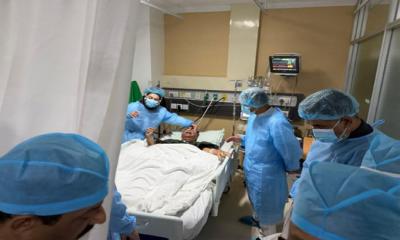 হাসপাতালে মির্জা আব্বাসের পাশে প্রধানমন্ত্রী