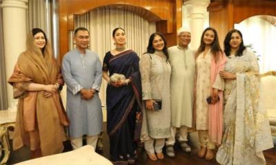 প্রধানমন্ত্রীর সঙ্গে ড. ইউনূসের ঈদের শুভেচ্ছা বিনিময়