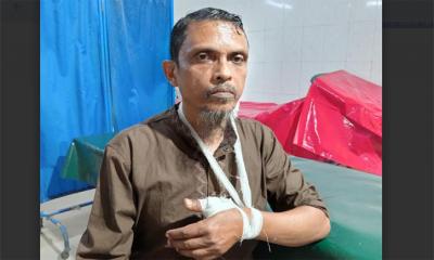 চাঁদা না দেওয়ায় ব্যবসায়ীর বাড়িতে হামলা