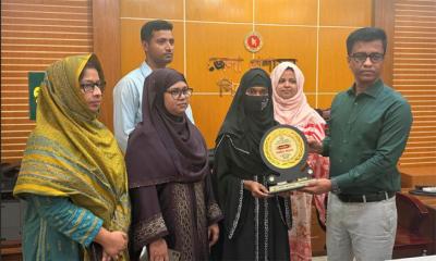 নিজের বিয়ে ঠেকানো শিক্ষার্থী তহমিনা পেল  “কন্যা সাহসিকতা”  পদক