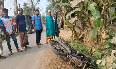 চেয়ারম্যানকে পিটিয়ে ভিজিএফ কার্ডের তালিকা ছিনতাই, প্রাণভয়ে পানিতে ঝাঁপ