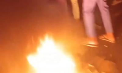 তেলের দাবিতে সড়কে আগুন জ্বালিয়ে অবরোধ