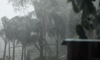 রাতে ১৬ জেলায় বজ্র বৃষ্টিসহ ঝড়ের আভাস