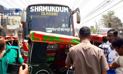 রাজশাহীতে বাস-অটোরিকশার সংঘর্ষে গৃহবধূ নিহত