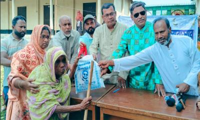 ছিন্নমূল মানুষের মাঝে ঈদ সামগ্রী বিতরণ 
