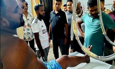 রাজাপুরে ছাত্রদল নেতার ওপর হামলা, মোটরসাইকেল ভাঙচুর