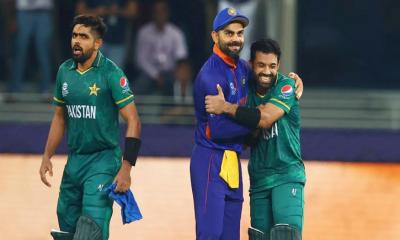 এবার কোহলির রেকর্ড ভেঙে বাবরের সঙ্গী রিজওয়ান