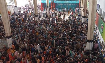 শেষদিনে চলছে টিকিট বিক্রি, তিল ঠাঁই নেই কাউন্টারে