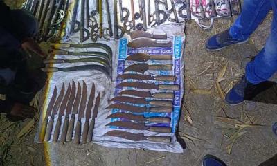 বাগমারায়  র‌্যাবের অভিযানে বিপুল পরিমাণ দেশীয় অস্ত্র উদ্ধার