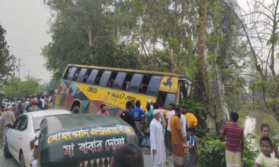 সিরাজগঞ্জে বাসচাপায় ৩ জন নিহত