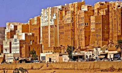 যে শহরে বহুতল ভবনও মাটির তৈরি