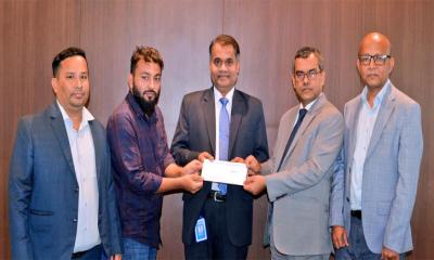 ক্যান্সার আক্রান্ত শাহিনকে আর্থিক সহায়তা করল শাহ্জালাল ইসলামী ব্যাংক