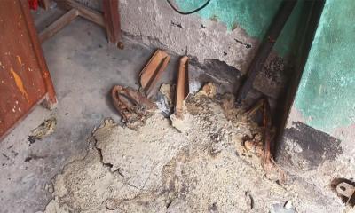 সাতক্ষীরায় বিএনপির কার্যালয়ে আগুন, পেট্রোলের বোতল উদ্ধার