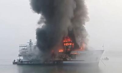 সেন্ট মার্টিনগামী জাহাজে আগুন