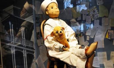 ভূতুড়ে পুতুল, ছবি তুলতে গেলেই নাকি বন্ধ হয় ক্যামেরা