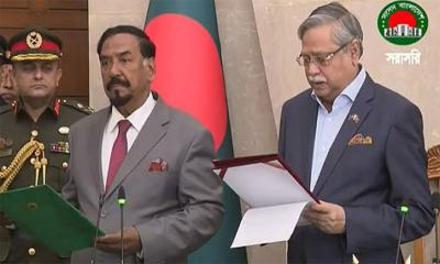 স্পিকার-ডেপুটি স্পিকারকে শপথ পড়ালেন রাষ্ট্রপতি