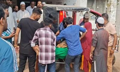 শ্রীপুরে গার্মেন্টস থেকে নামতে গিয়ে তিন শতাধিক শ্রমিক আহত