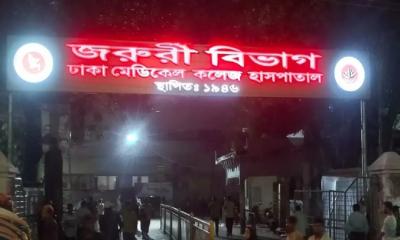 ঢাকা মেডিকেলে অ্যাম্বুলেন্স মালিকদের ধর্মঘট, ভোগান্তিতে রোগীরা