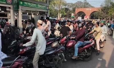 তেল নিতে পাম্পে দীর্ঘ সারি, বাড়তি চাহিদায় বিপাকে চালকরা