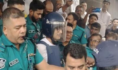 দেশটাকে রক্ষা করেন : ব্যারিস্টার সুমন