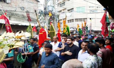 তাজিয়া মিছিলে হাজারো মানুষ, সতর্ক অবস্থানে আইনশৃঙ্খলাবাহিনী