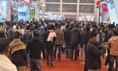 ছুটির দিনে মুখরিত ঢাকা আন্তর্জাতিক বাণিজ্য মেলা