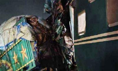 গাজীপুরে ট্রাকে ট্রেনের ধাক্কায় দুইজন নিহত 