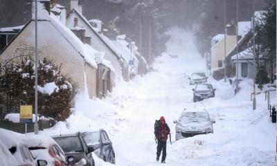 তুষারঝড়ে বিপর্যস্ত যুক্তরাজ্য: শত শত স্কুল বন্ধ