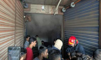 গুলিস্তানে মার্কেটে আগুন, নিয়ন্ত্রণে ১১ ইউনিট