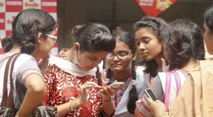 ঘরে বসেই যেভাবে জানবেন এইচএসসির ফল