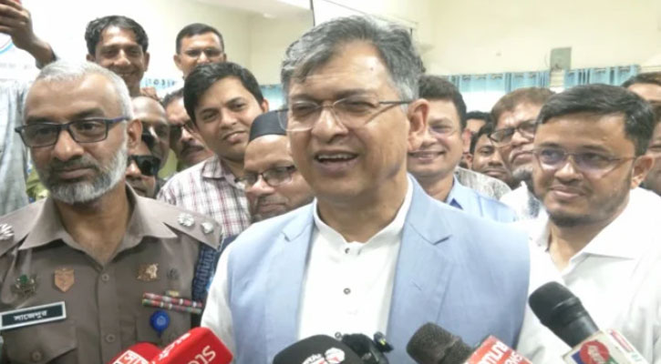‘কিসের হাসিনা’, মাঝেমধ্যে আওয়াজ-টাওয়াজ শোনা যায়: স্বরাষ্ট্রমন্ত্রী