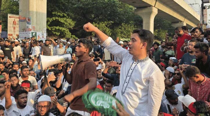 শাহবাগে দ্বিতীয় দিনের মতো চলছে ছাত্র-জনতার বিক্ষোভ