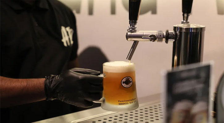 সৌদি আরবে মদ বিক্রি শুরু, কিনতে পারবেন কারা?