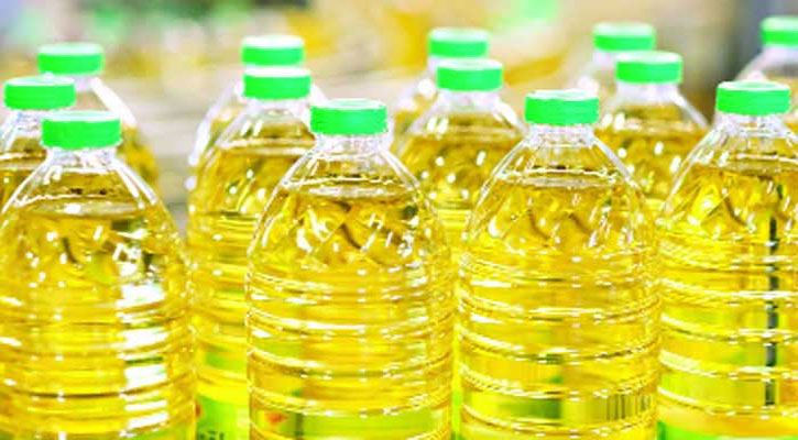 হঠাৎ বাড়ছে সয়াবিন তেলের দাম, বেকায়দায় ক্রেতারা