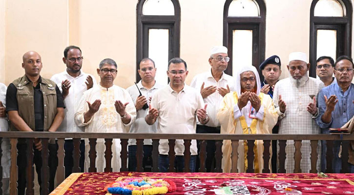 মওলানা ভাসানীর মাজার জিয়ারত করলেন প্রধানমন্ত্রী