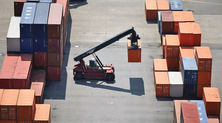 ভয়াবহ মন্দার ঝুঁকিতে বিশ্ব অর্থনীতি: আইএমএফ