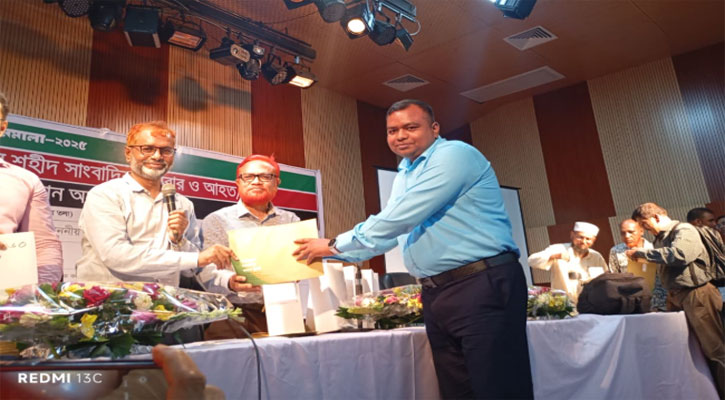 সাহসী সাংবাদিক সম্মাননা পেলেন শামছুল ইসলাম