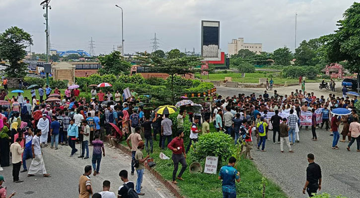 শিক্ষার্থীদের সড়ক অবরোধ, ঢাকা-উত্তরবঙ্গ যোগাযোগ বন্ধ
