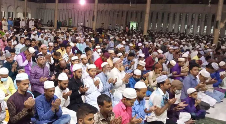 ধর্মীয় ভাবগাম্ভীর্যে সারা দেশে পালিত হলো পবিত্র শবে বরাত