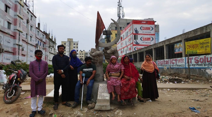 ঈদের দ্বিতীয় দিনে রানা প্লাজার সামনে শ্রমিকদের অনশন