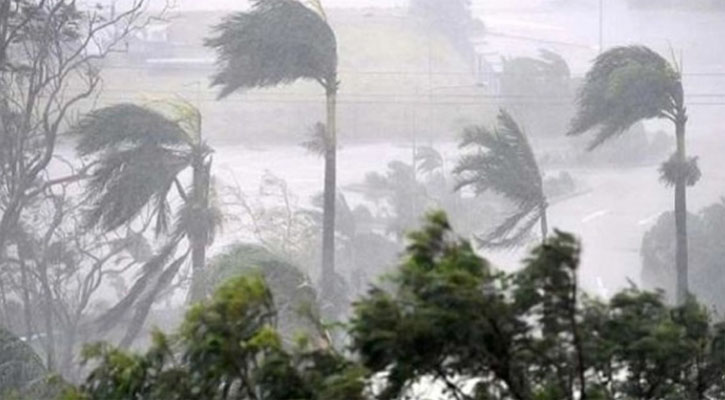 ঢাকাসহ ৫ বিভাগে অধিক বেগে ঝড় ও অতি ভারী বৃষ্টির আভাস