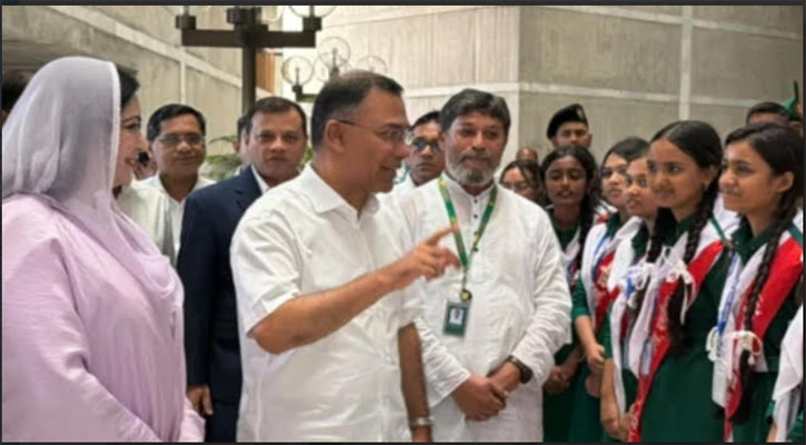সংসদে শিক্ষার্থীদের ব্যতিক্রমী শিক্ষা সফর, প্রধানমন্ত্রীর সঙ্গে সাক্ষাৎ
