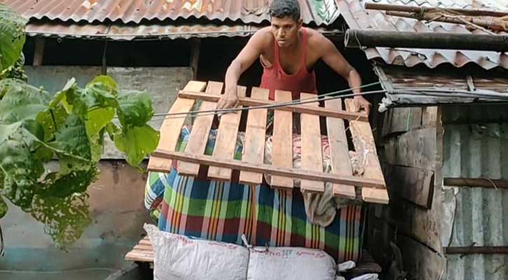 সুনামগঞ্জের নিম্নাঞ্চল প্লাবিত, আশ্রয়কেন্দ্রে ছুটছে মানুষ