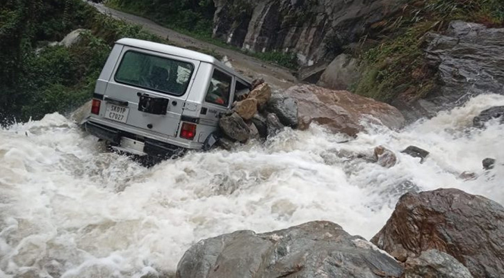 সিকিমে ভারী বর্ষণ-বন্যা, ২৩ বাংলাদেশিসহ আটকা ২০০০ পর্যটক