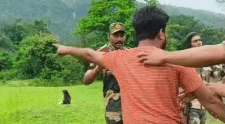 সীমান্তে মাঠ দখলে এসে স্থানীয়দের তোপের মুখে বিএসএফ