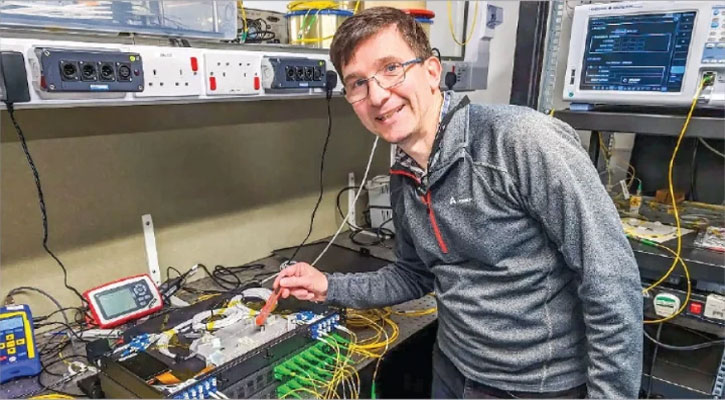 ব্রডব্যান্ডের চেয়ে ৪৫ লাখ গুণ দ্রুতগতির ইন্টারনেট আবিষ্কার