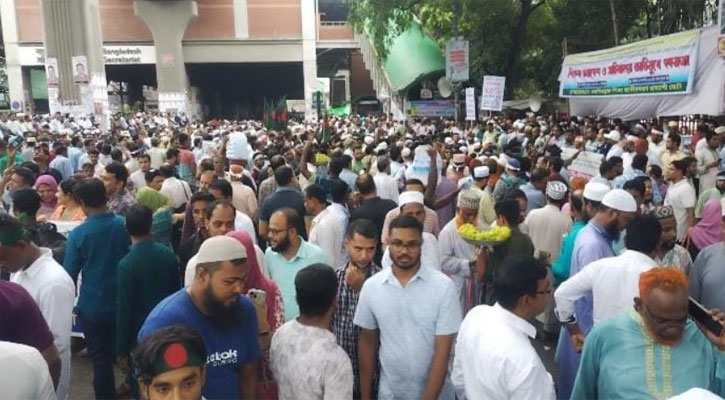 দাবি মেনে নেওয়ার প্রতিশ্রুতি, আন্দোলন স্থগিত করলেন শিক্ষকরা