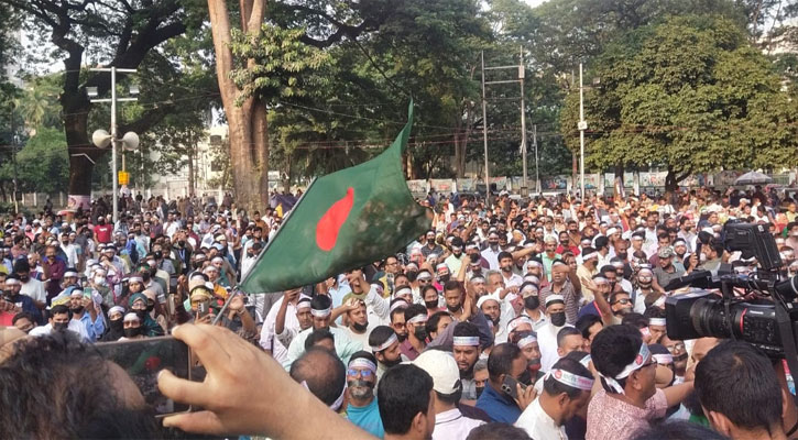 দাবি আদায়ে কাফনের কাপড় হাতে যে শপথ নিলেন শিক্ষকরা