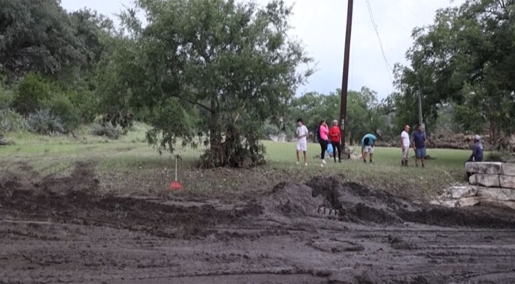 টেক্সাসে বন্যায় মৃত ১০০ ছাড়িয়েছে